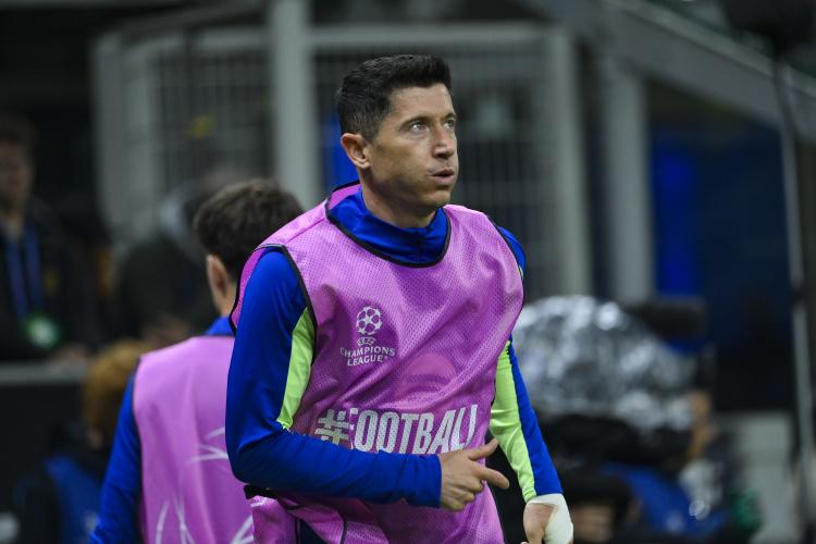 上又多了一, 席三周