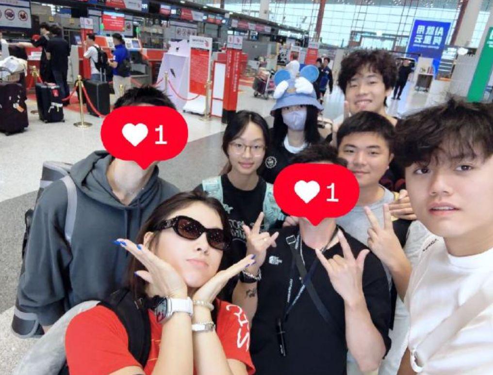 吴艳妮放出, 师同学们一