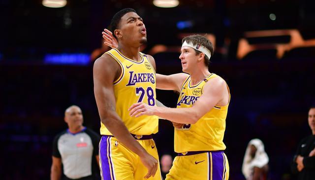 他更是表现, 于畸形