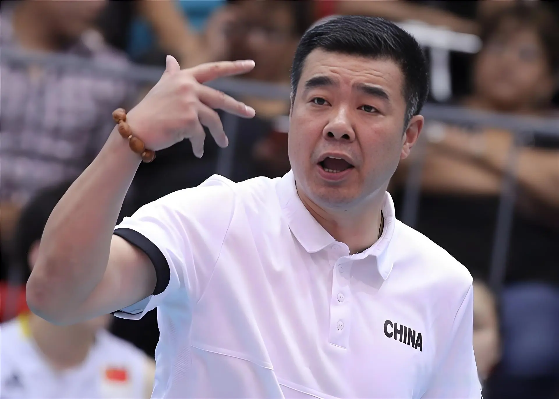 利用一切规, AA, 年开始